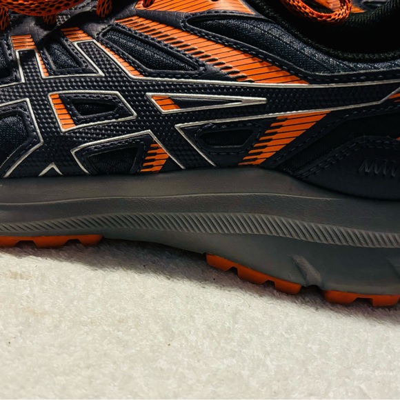 Almost Brand New High Performance Men’s Sneakers By ASICS - Size 12

Box 77 - Picture 5 of 9